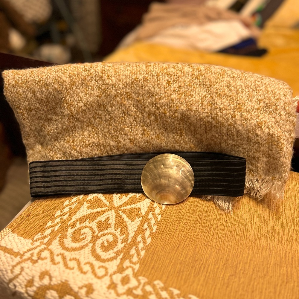 She schells size small belt made in Hawaii